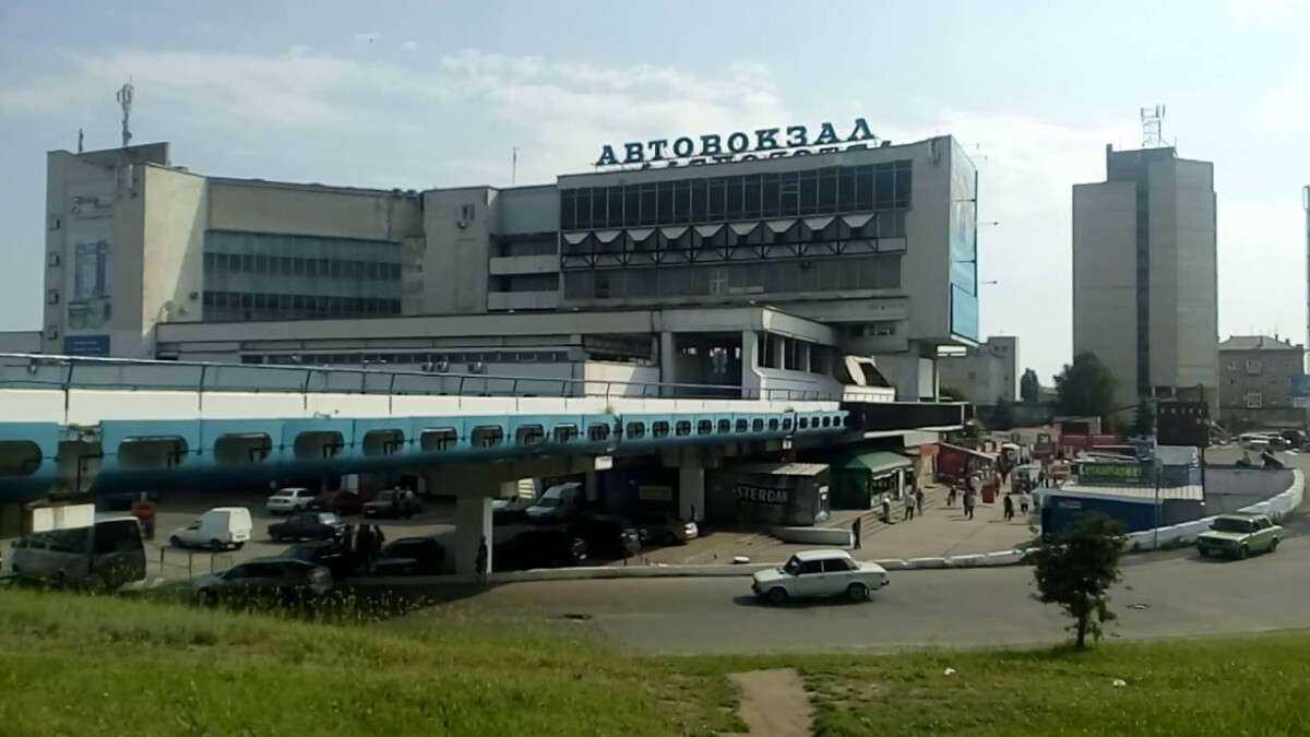 На автовокзалі в Дніпрі ледь не вбили чоловіка