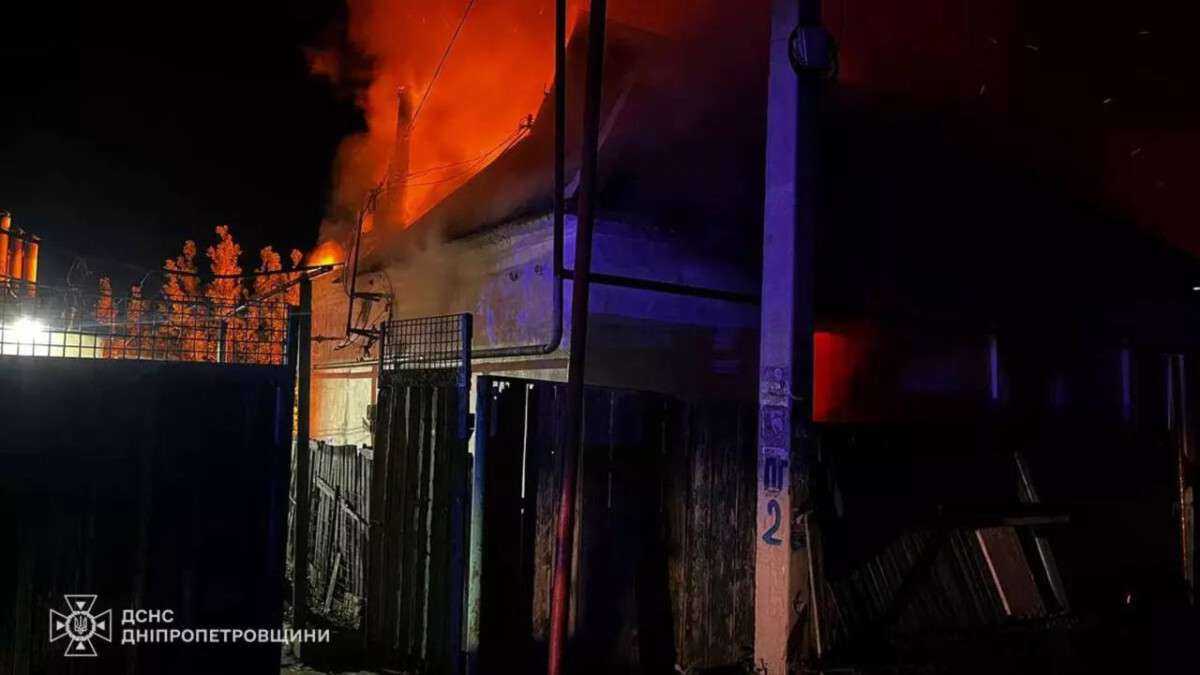У Дніпрі двоє людей заживо згоріли у власному будинку
