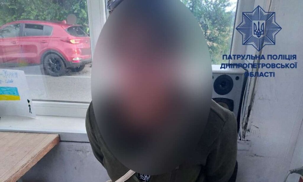 У Дніпрі патрульні затримали жінку, яка розшукується за вбивство