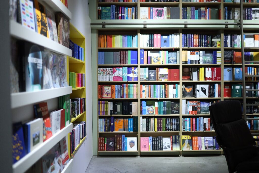 книгарня сенс
