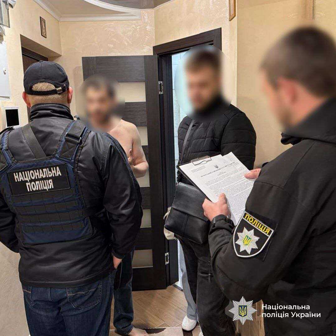 Перевипускали SIM-картки і чистили рахунки: на Дніпропетровщині накрили банду аферистів