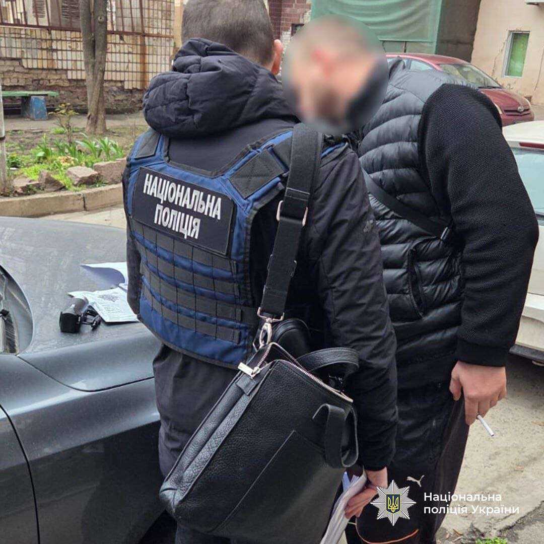 Перевипускали SIM-картки і чистили рахунки: на Дніпропетровщині накрили банду аферистів