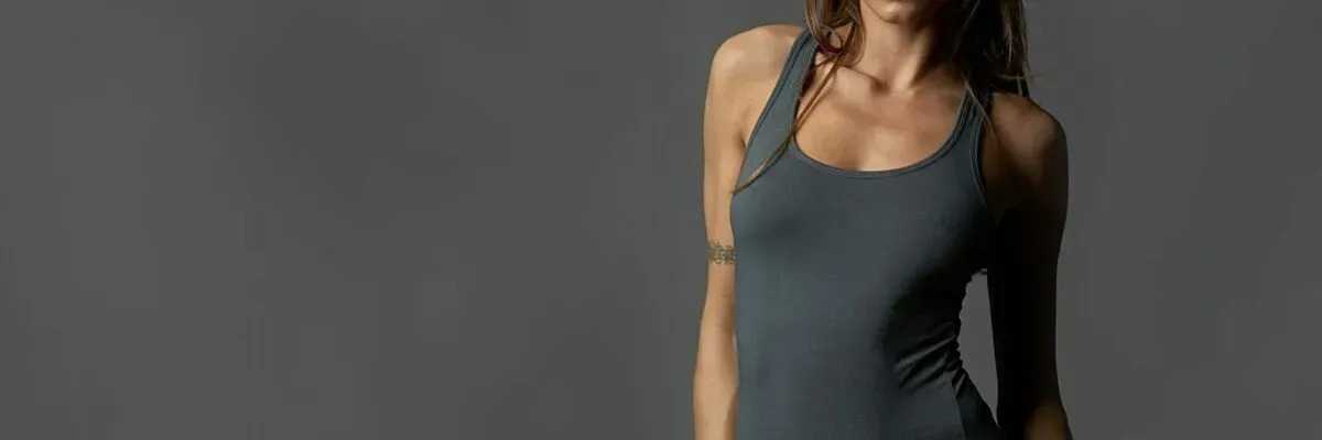 женская майка в гардеробе