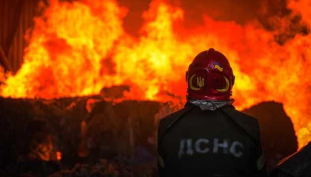 Війська РФ атакували Дніпро: поранена жінка, у місті спалахнули пожежі