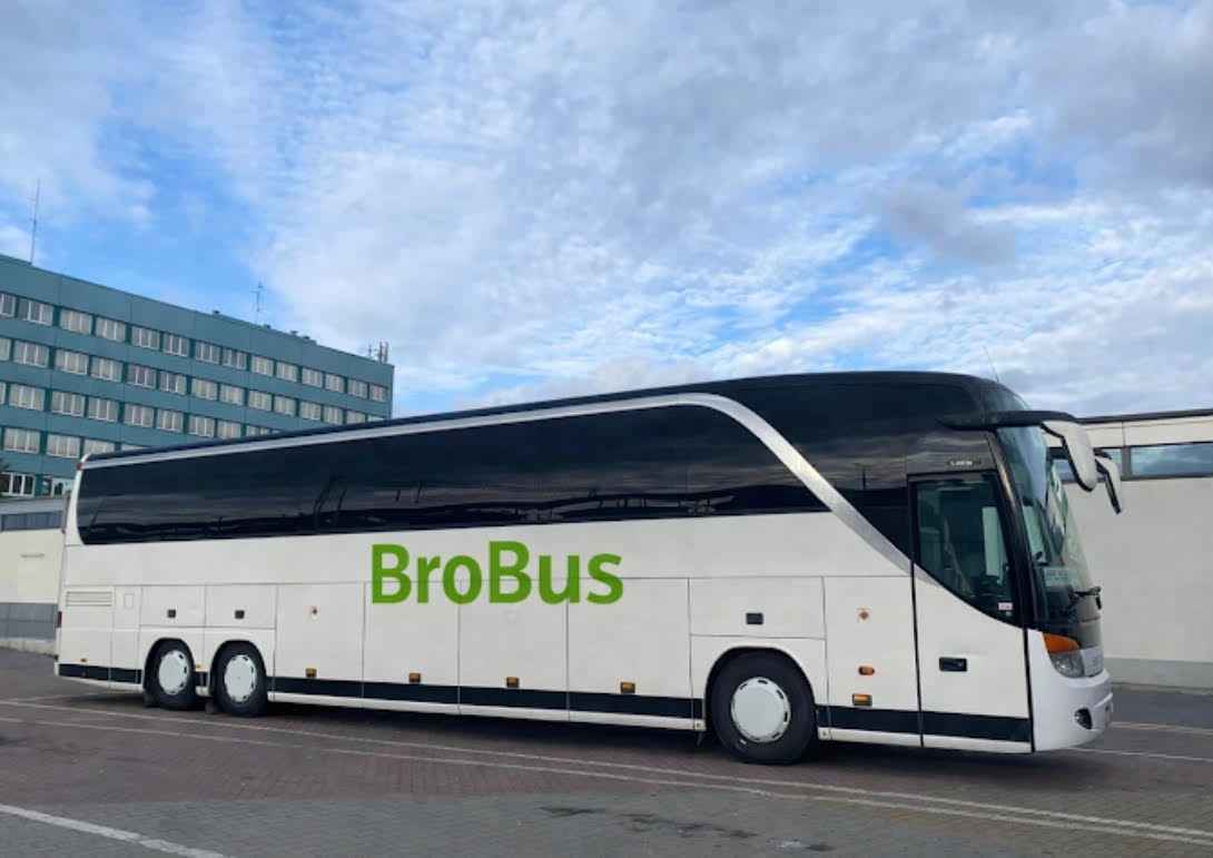 Чому українці обирають автобус Дніпро – Варшава від BroBus