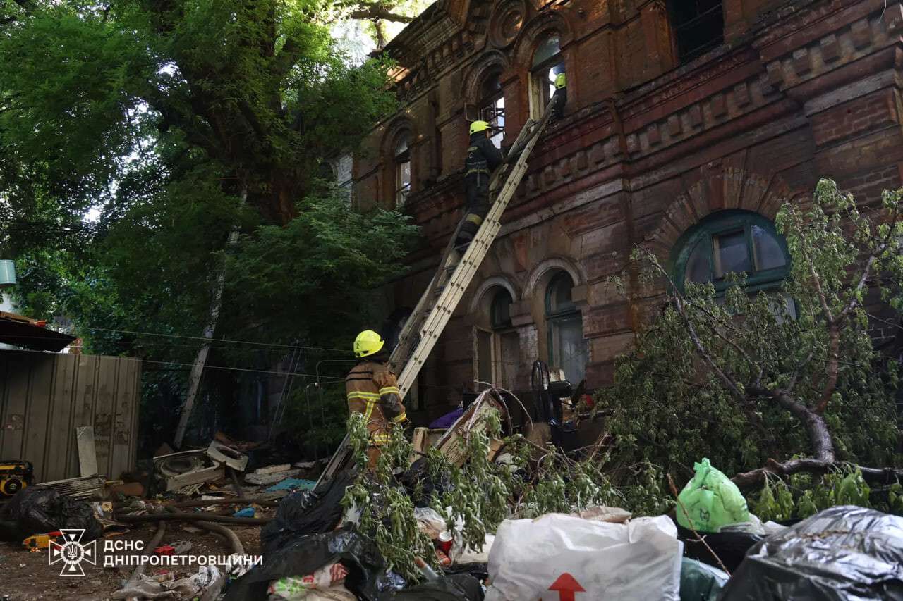 Масштнабна пожежа у центрі Дніпра 16.06: з'явилися подробиці