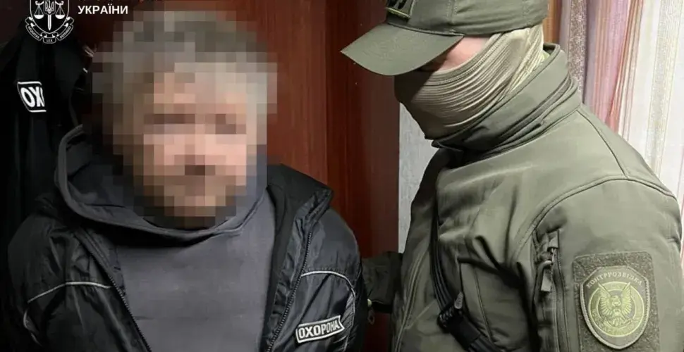 Держзрада в Дніпрі: Охоронець автошколи та його син під судом.