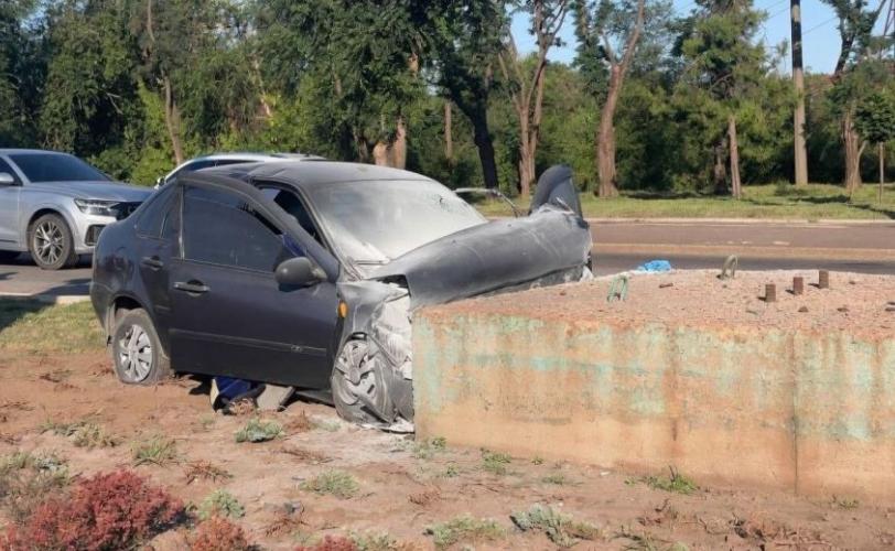 Дніпропетровщина: авто врізалося в бетон, водій загинув.