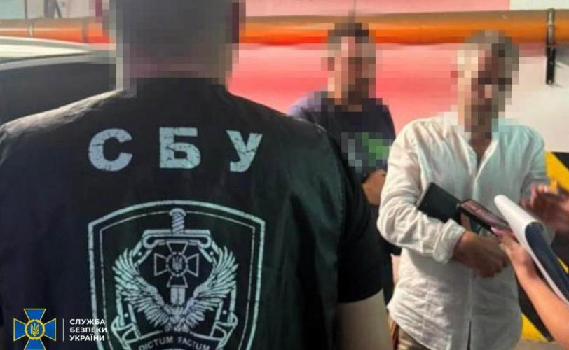 СБУ у Дніпрі: Блогер зливав дані ТЦК, ділок продавав липові меддовідки.