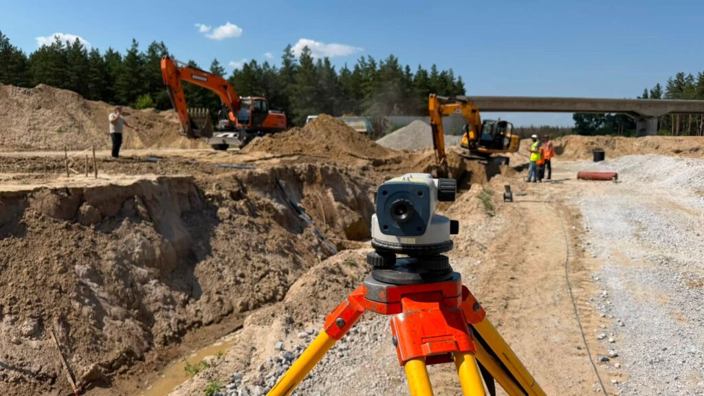 30 км нових доріг на Дніпропетровщині: техніка в дії.