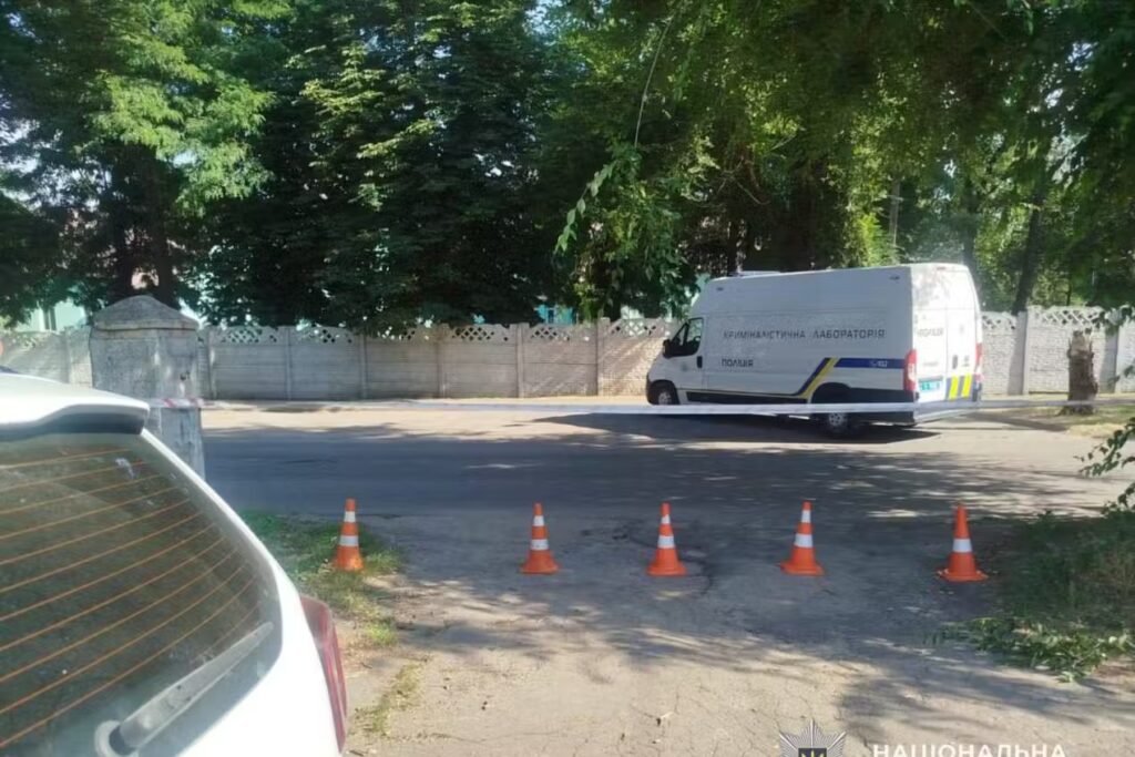 Вибух у Кам'янському: чоловік кинув гранату в ТЦК та поліцію. Відомо про наслідки.