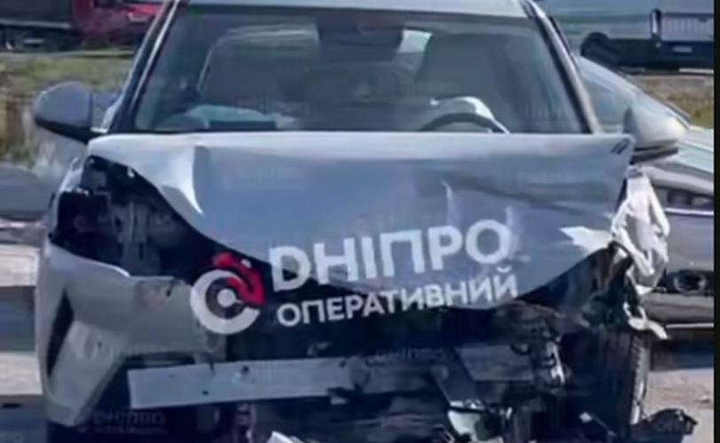 ДТП у Дніпрі: BYD та Subaru зіштовхнулися, є постраждалі (відео)