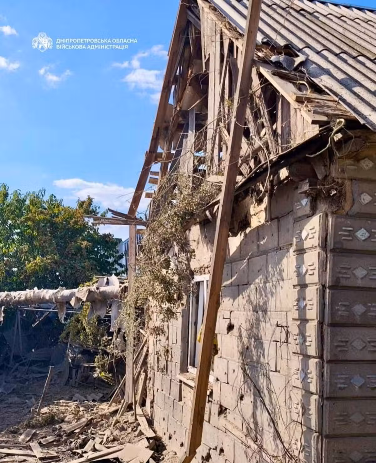 Нікополь під обстрілом: артилерія росіян забрала життя, ще один поранений.