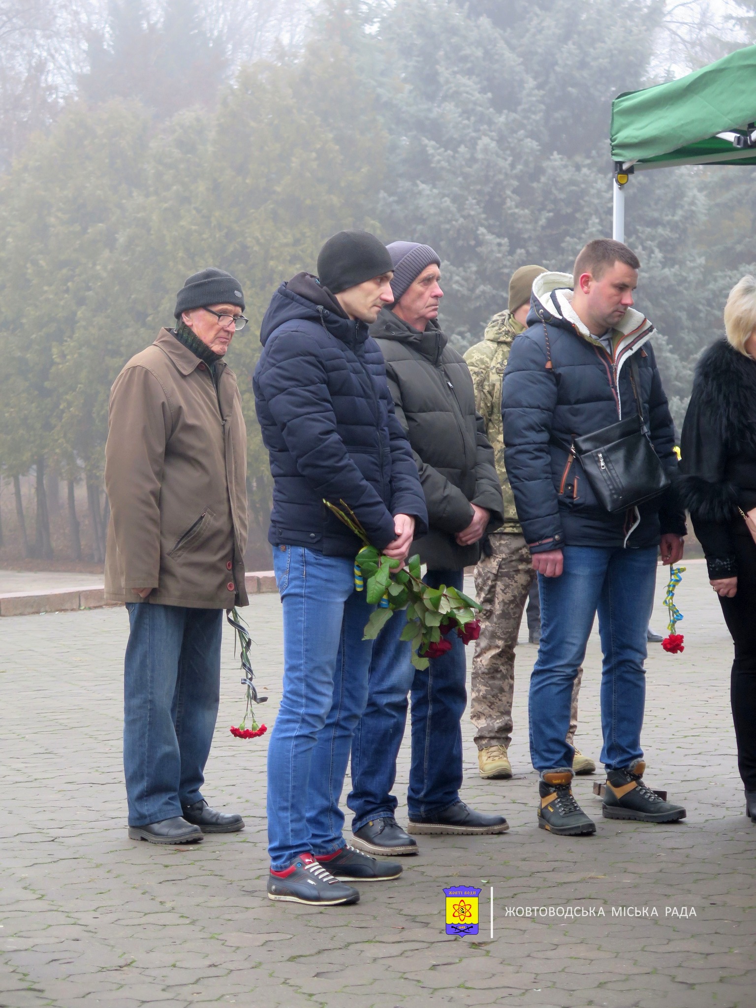 Возможно, это изображение 5 человек и текст