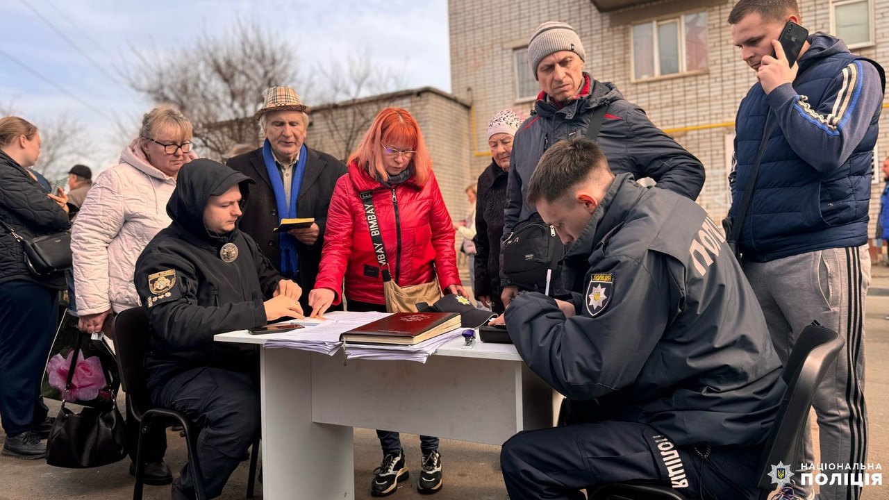 Возможно, это изображение 7 человек и текст «BIMBAY BAL MBAY Mam HAUHOHAЛbHA noЛиuИR»