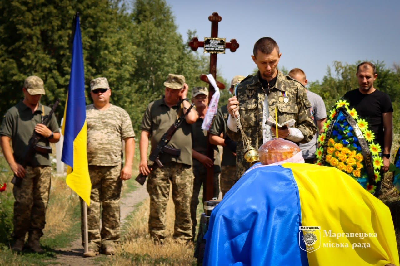 Возможно, это изображение 6 человек и текст