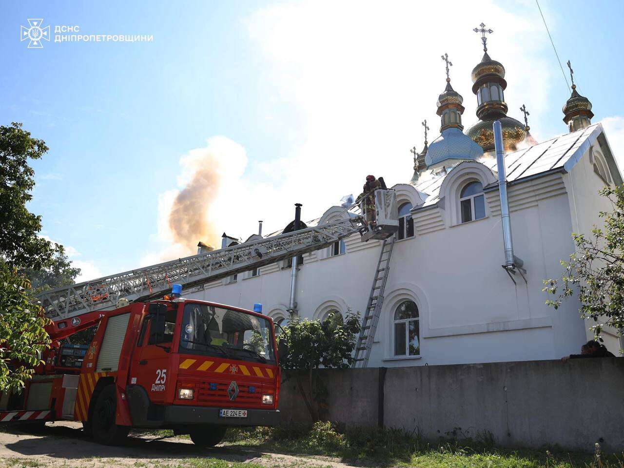 Горів будинок на території храму