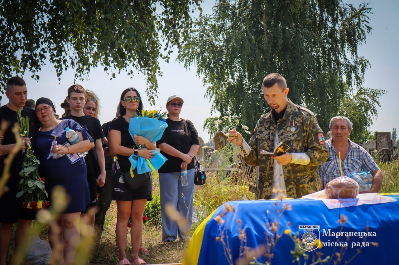 Возможно, это изображение 6 человек и текст